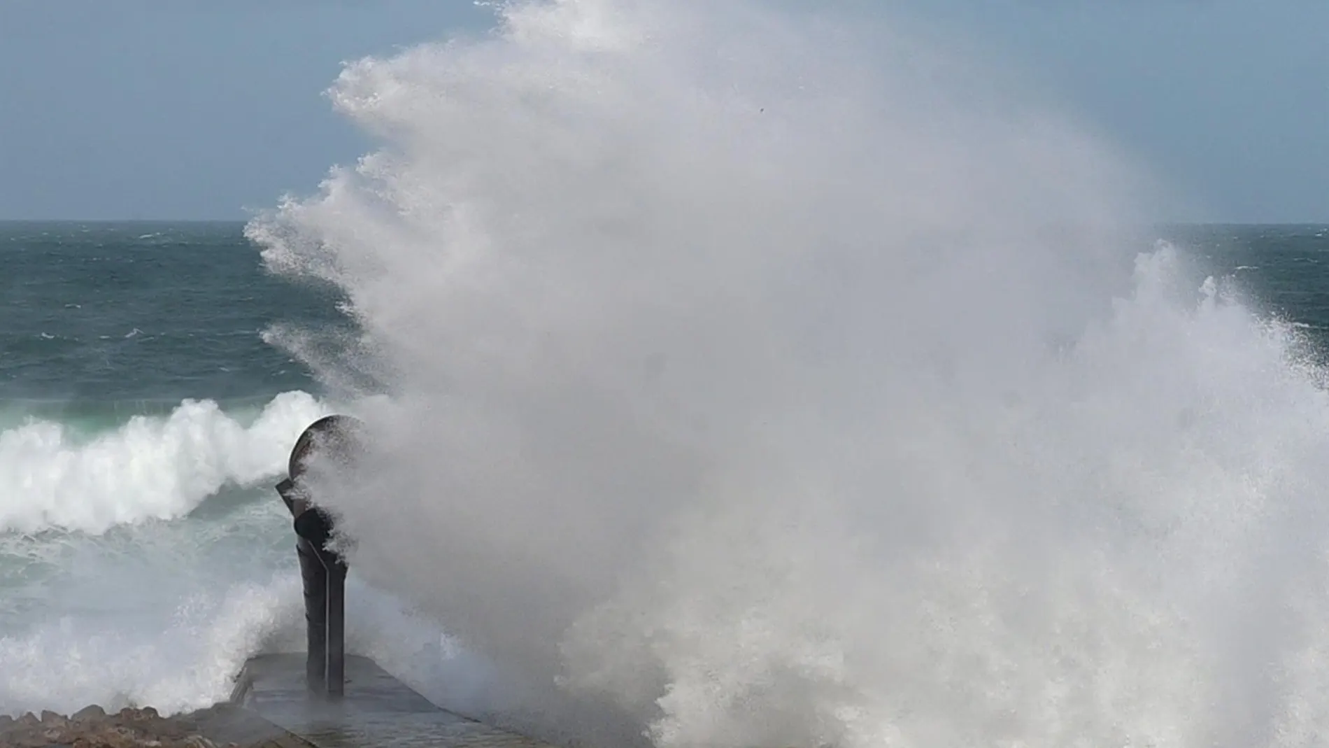 Galicia, Asturias, Cantabria y País Vasco están en alerta naranja por olas de 7 metros