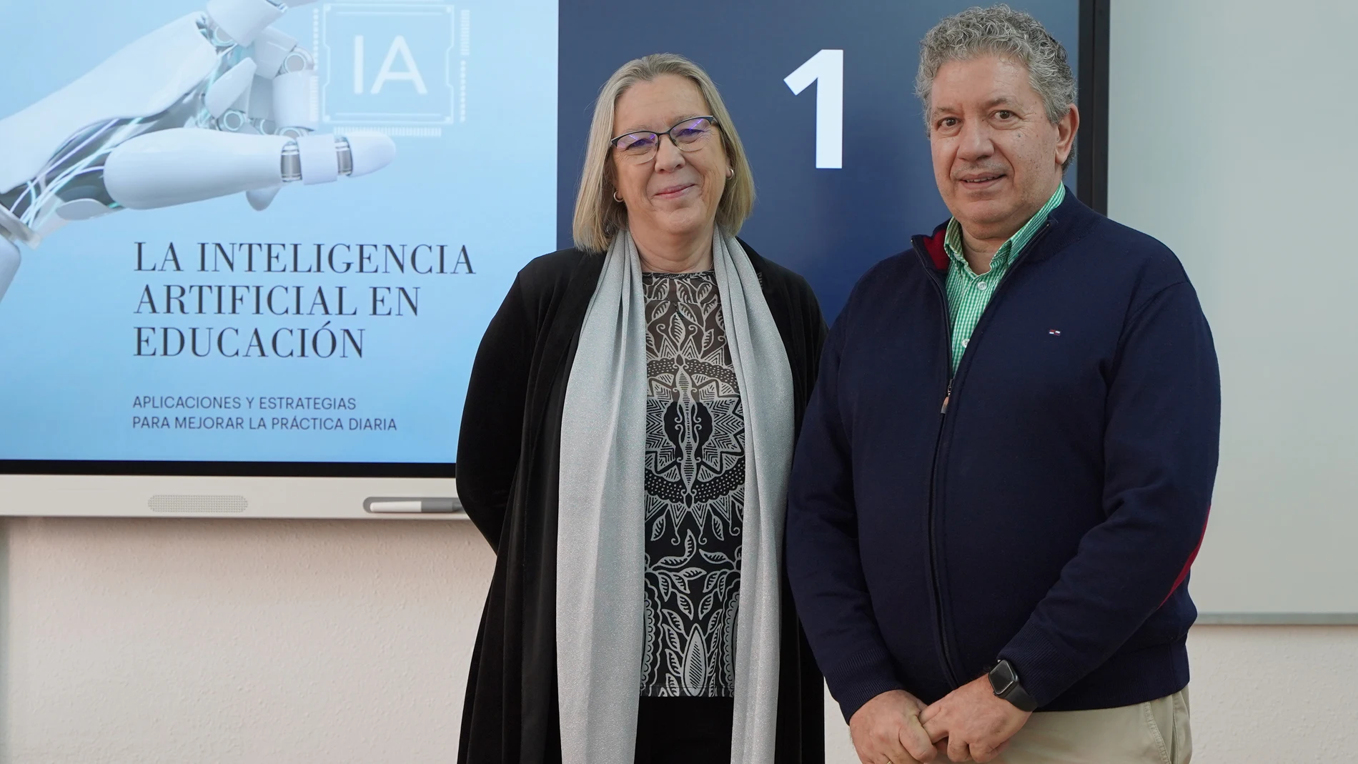 Charo Fernández Aguirre junto a Fernando González en la jornada desarrollada en la UPSA