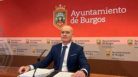 El concejal de Hacienda, Contratación y Patrimonio, Ángel Manzanedo, presenta el plan