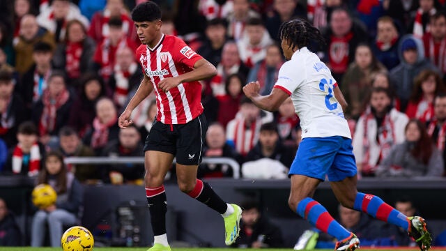 Athletic Club de Bilbao v FC Barcelona - LaLiga EA Sports