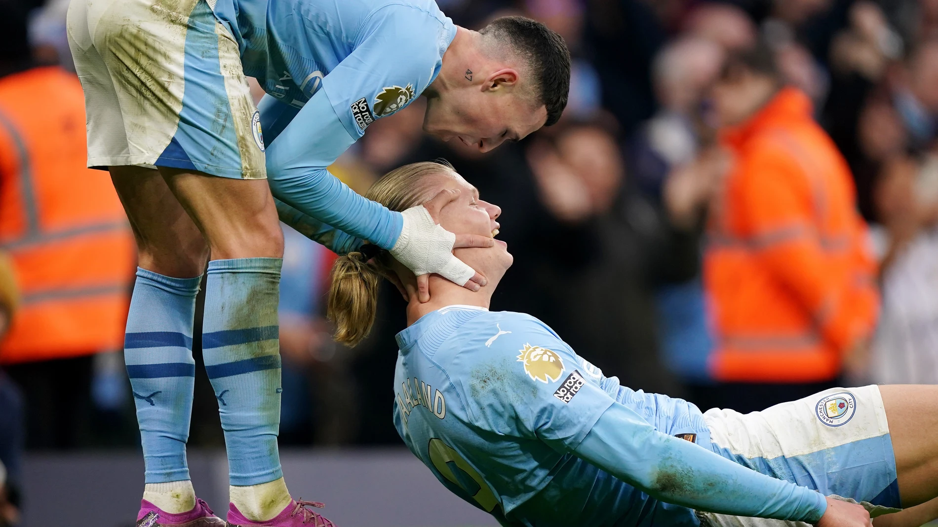 03 March 2024, United Kingdom, Manchester: Manchester City's Erling Haaland (R) celebrates scoring their side's third goal of the game with team-mate Phil Foden during the English Premier League soccer match between Manchester City and Manchester United at the Etihad Stadium. Photo: Mike Egerton/PA Wire/dpa 03/03/2024 ONLY FOR USE IN SPAIN