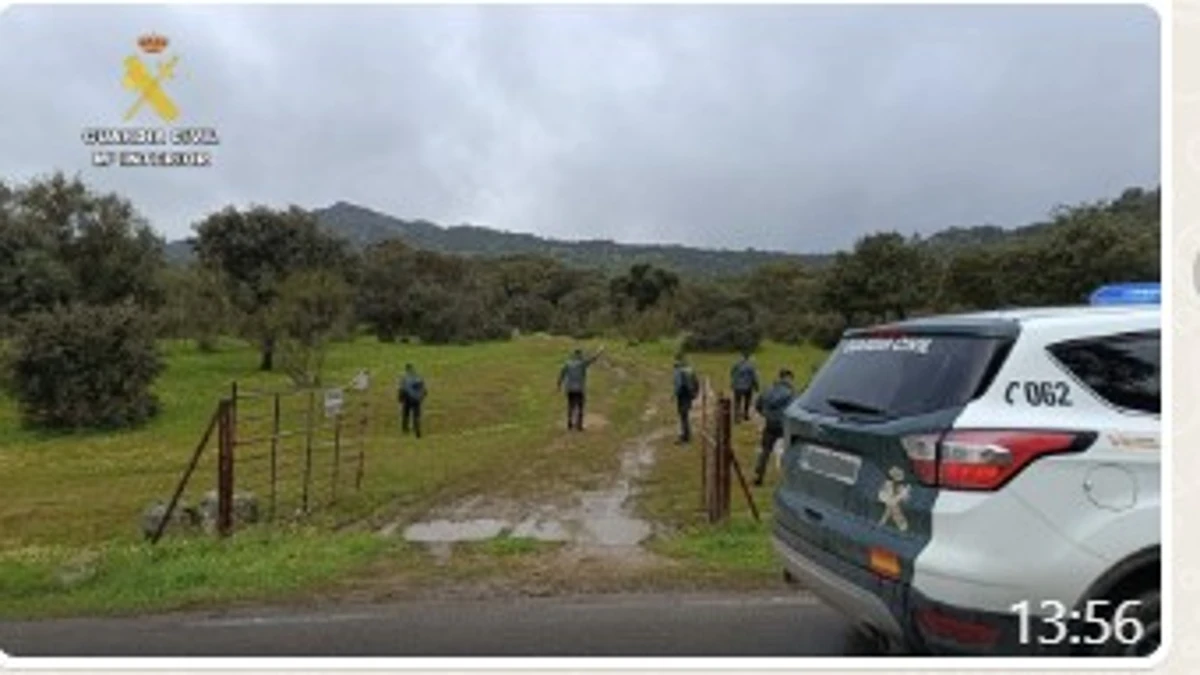 La Guardia Civil de Cáceres rescata a tres personas que se habían desorientado en el monte
