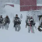 Soldados noruegos en una maniobra militar