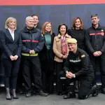 La alcaldesa Catalá y la ministra Robles, junto a la delegada del Gobierno y los miembros del cuerpo de Bomberos y de la UME