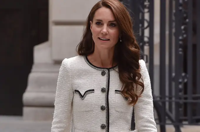 Kate Middleton reaparece con el príncipe Guillermo tras la polémica de su foto retocada