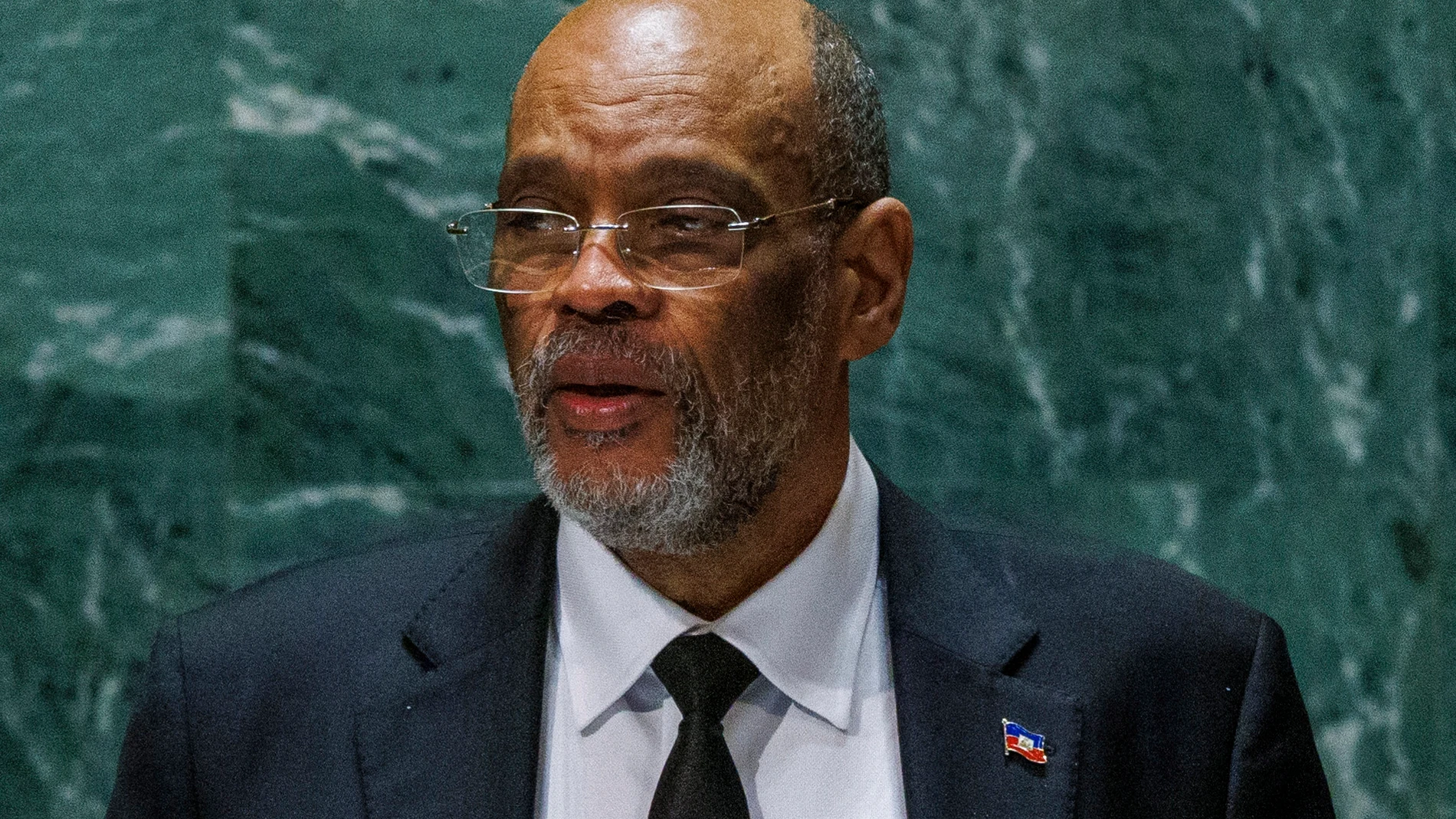 EA5556. NUEVA YORK (ESTADOS UNIDOS), 04/03/2024.- Fotografía de archivo fechada el 22 de septiembre de 2023 del Primer Ministro de Haití, Ariel Henry, durante el 78º período de sesiones de la Asamblea General de las Naciones Unidas en la Sede de las Naciones Unidas en Nueva York (EE. UU). El primer ministro Ariel Henry, un prestigioso neurocirujano que asumió hace 30 meses la jefatura de Gobierno en Haití, no ha podido poner freno a la grave crisis en la empobrecida nación, azotada aún más d...