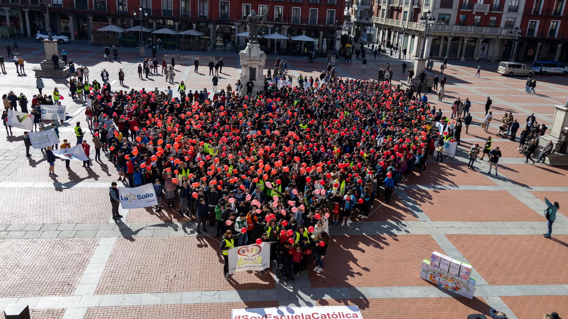 Jornada festiva de Escuelas Católicas en la Plaza Mayor de Valladolid