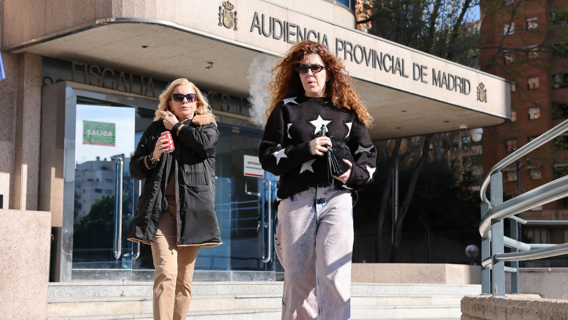 Bárbara Rey y Sofía Cristo saliendo de la Audiencia Provincial de Madrid