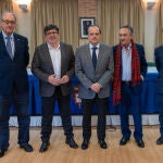Mario Amilivia junto al alcalde de Almazán, Jesús Cedazo, y los consejeros Emilio Melero y Miguel Ángel Jiménez