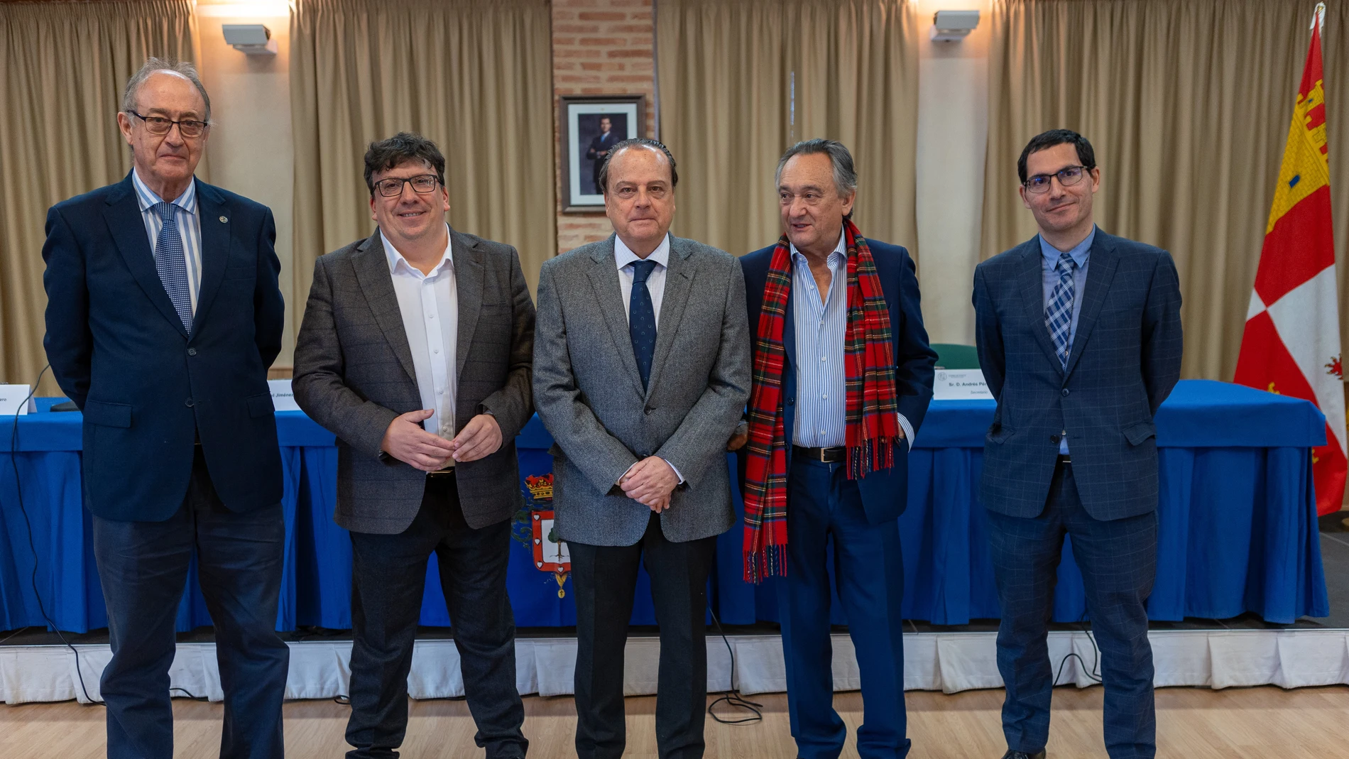 Mario Amilivia junto al alcalde de Almazán, Jesús Cedazo, y los consejeros Emilio Melero y Miguel Ángel Jiménez