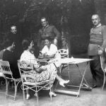 Francisco Franco junto a su familia en la residencia familiar de El Pardo 
