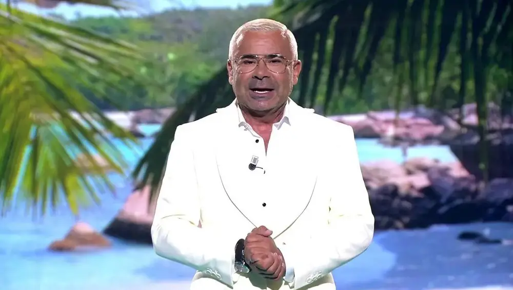 Jorge Javier, todo vestidito de blanco, se dejó de cuentos chinos y acaudilló 'Supervivientes 2024'
