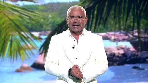 Jorge Javier, todo vestidito de blanco, se dejó de cuentos chinos y acaudilló 'Supervivientes 2024'
