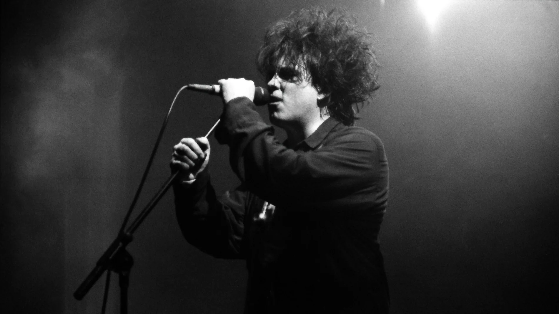 Robert Smith of The Cure 1991 live
