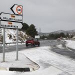 La nieve complica la circulación en la Sierra de Madrid, con cadenas obligatorias en casi todos los puertos