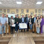 La delegada de Turismo de la Junta de Andalucía,Gemma del Corral, junto a los alcaldes de la comarca de la Axarquía