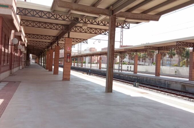 Andén de la antigua estación de ferrocarril de Almería