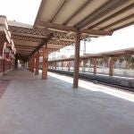 Andén de la antigua estación de ferrocarril de Almería