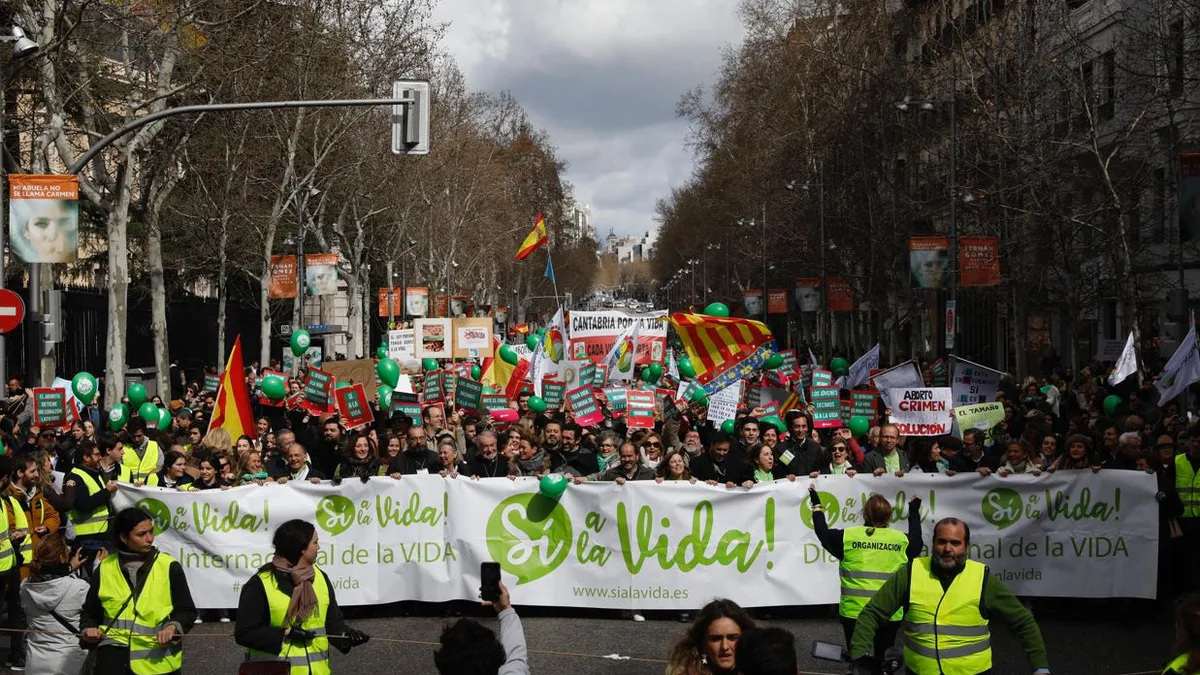 Miles de personas marchan en Madrid a favor de la vida