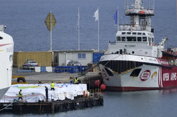 El barco español Open Arms zarpa con 200 toneladas de alimentos rumbo a Gaza
