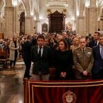 El presidente de la Generalitat valenciana, Carlos Mazón, junto a la alcaldesa de Valencia, María José Catalá, esta tarde en la misa funeral por las víctimas del incendio 