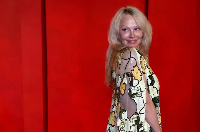 Pamela Anderson sorprende sin maquillaje en la fiesta posterior a los Oscar 