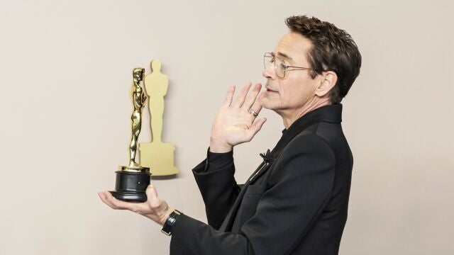 Robert Downey Jr., winner of the Oscar for Best Supporting Actor for 'Oppenheimer,' poses in the press room during the 96th annual Academy Awards ceremony at the Dolby Theatre in the Hollywood neighborhood of Los Angeles, California, USA, 10 March 2024. 