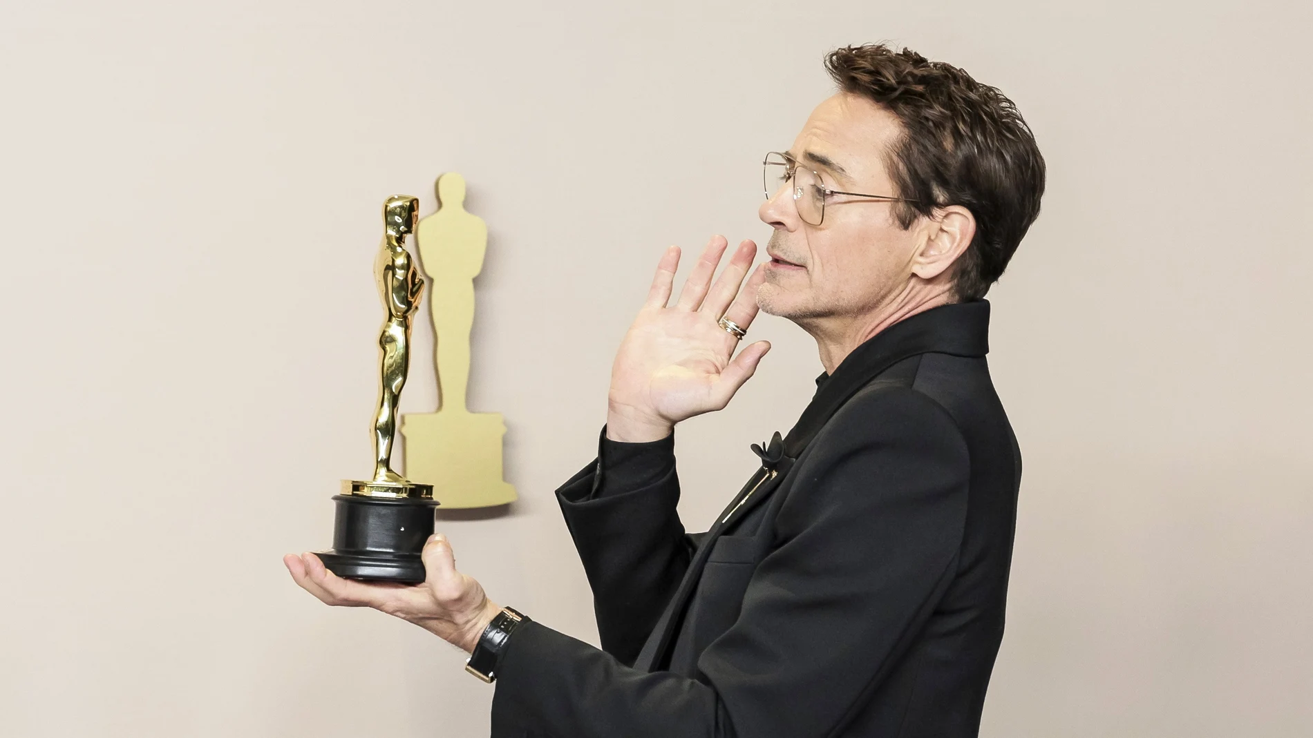 Robert Downey Jr., winner of the Oscar for Best Supporting Actor for 'Oppenheimer,' poses in the press room during the 96th annual Academy Awards ceremony at the Dolby Theatre in the Hollywood neighborhood of Los Angeles, California, USA, 10 March 2024. 
