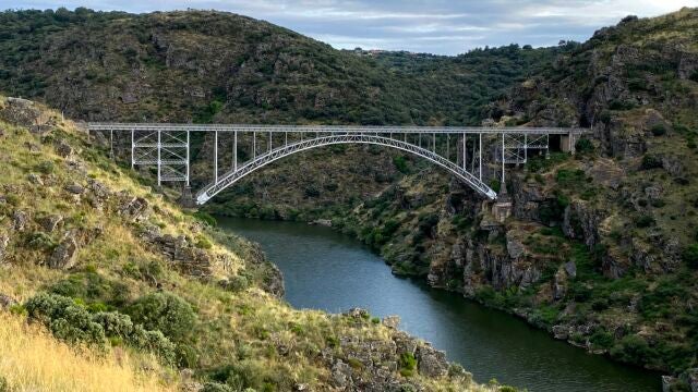 Puente Pino en la provincia de Zamora sobre el río Duero