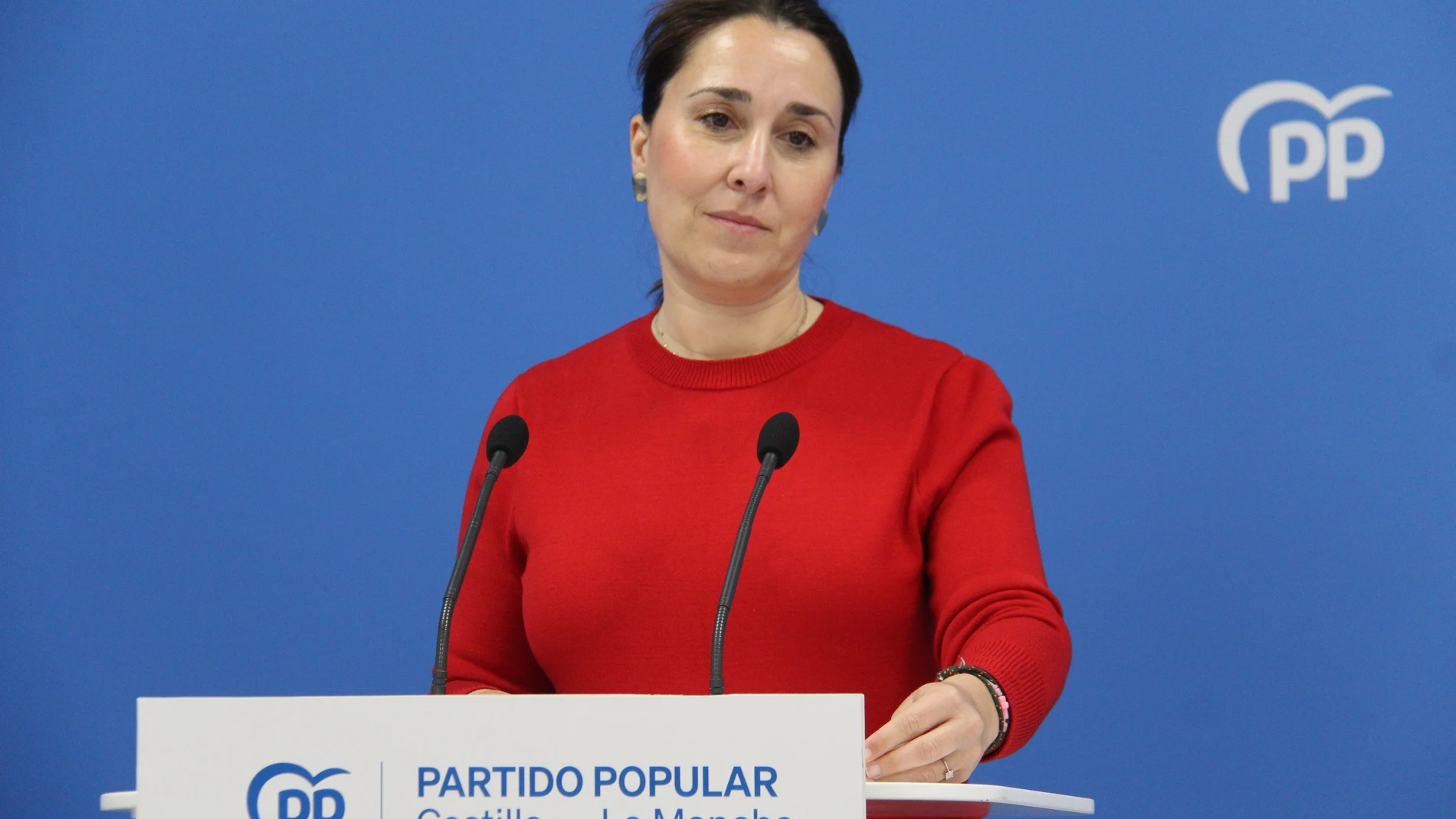 Alejandra Hernández durante su primera rueda de prensa como portavoz del PP de Castilla-La Mancha