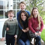 La foto de la discordia de Kate Middleton junto a sus tres hijos
