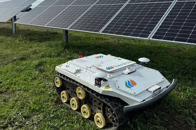 Iberdrola incorpora en Villarino (Salamanca) un robot castellano y leonés que gestiona de manera remota y sostenible las plantas fotovoltaicas