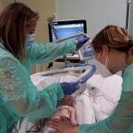 El virus VRS puede dar lugar a una bronquitis y, según su gravedad, provocar el ingreso del bebé en la UCI e, incluso, su intubación