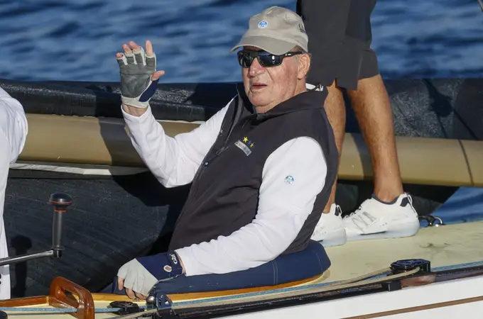 Don Juan Carlos vuelve a España para participar en las regatas