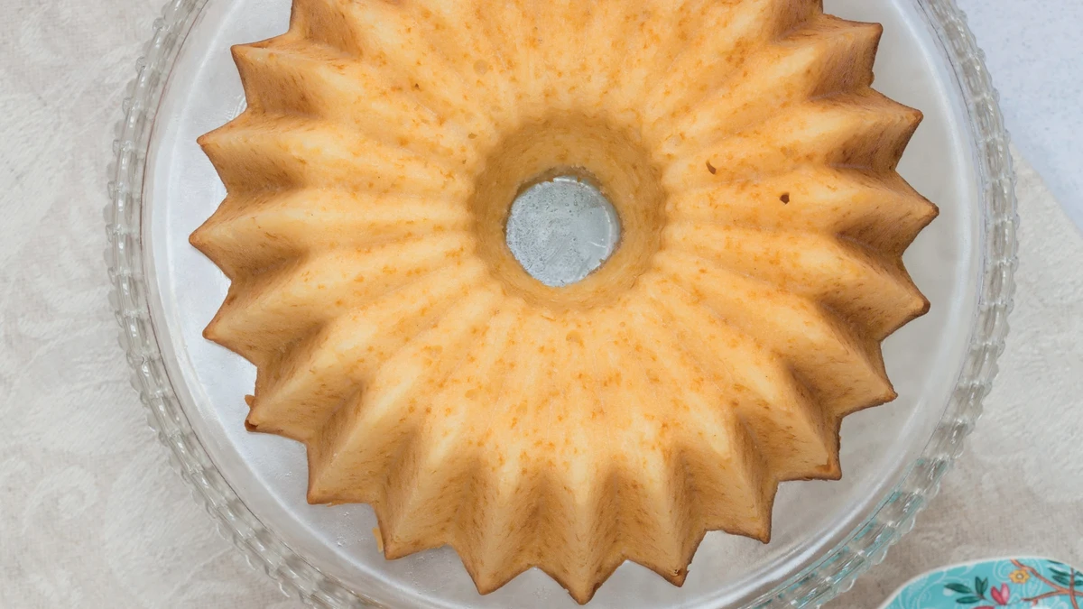 Bundt de queso mascarpone, un bizcocho muy apetecible: la receta de Bea Roque