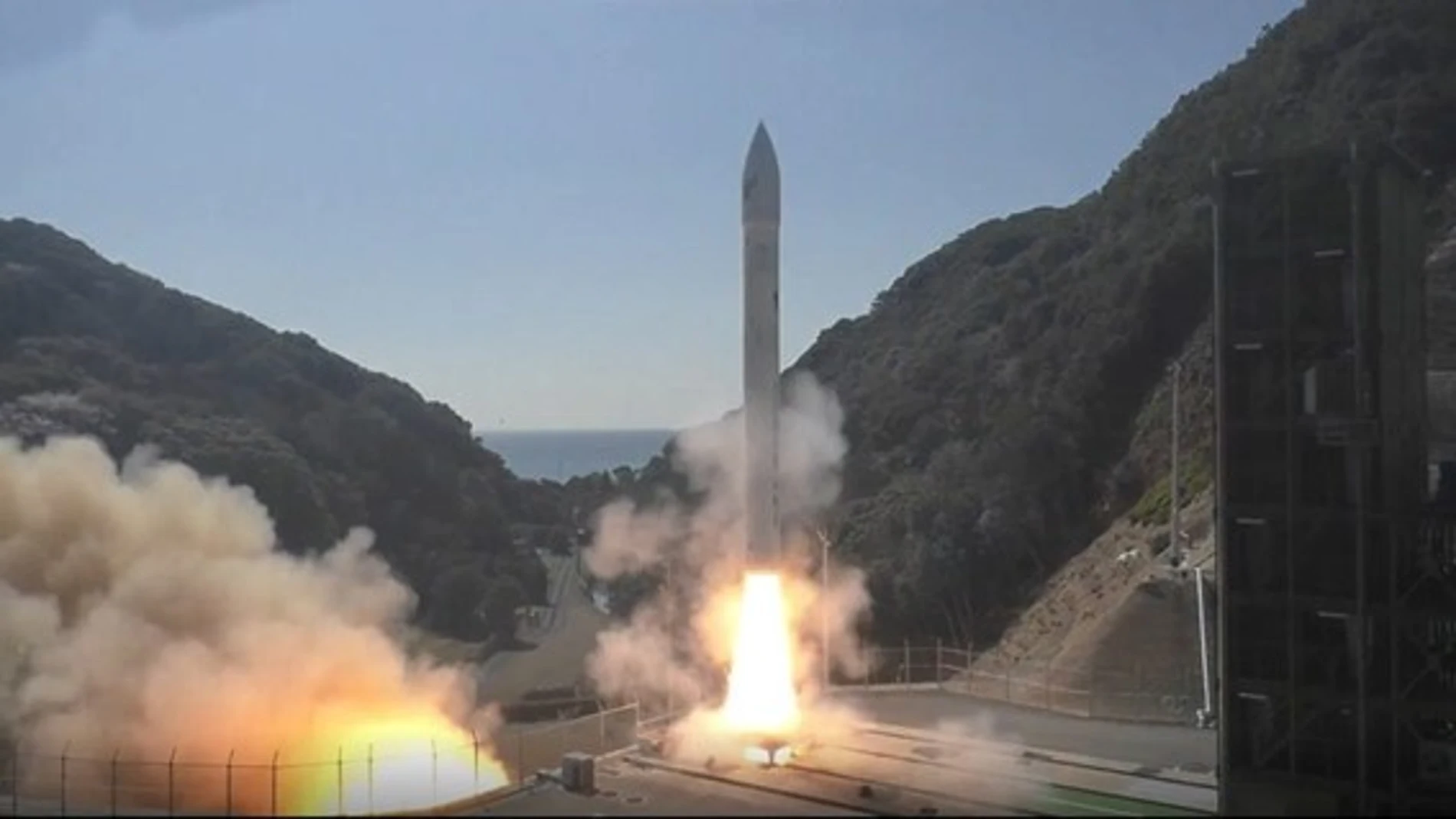 El cohete de la compañía japonesa Space One explota durante su lanzamiento.