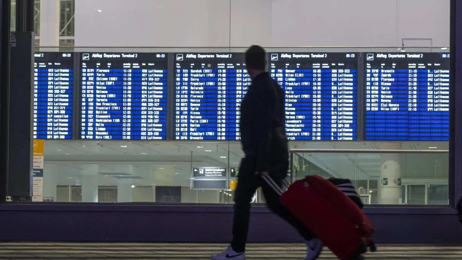 Economía.- Nuevos aeropuertos en Alemania se suman a la huelga de seguridad aérea para este viernes