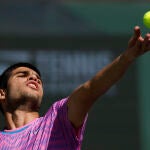 Alcaraz, ante Zverev poco antes de sufrir la invasión de las abejas en la central de Indian Wells