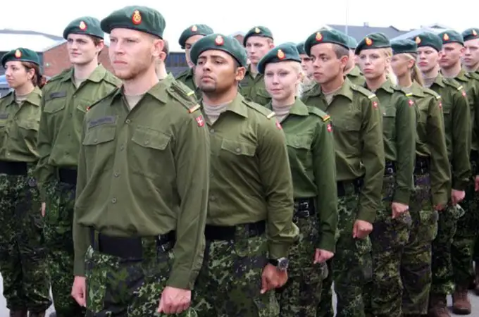 Dinamarca incorpora mujeres al servicio militar obligatorio en busca de fortalecer su Ejército
