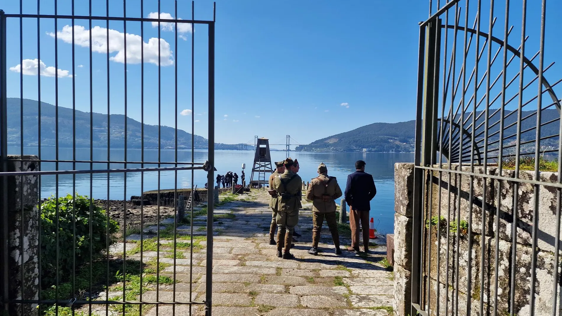 GALICIA.-Unas 250 personas participan en la ría de Vigo en el rodaje de San Simón, que recrea tiempos del campo de concentración