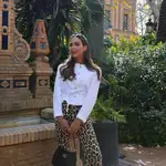 Rocío Osorno y los pantalones de leopardo de Zara.