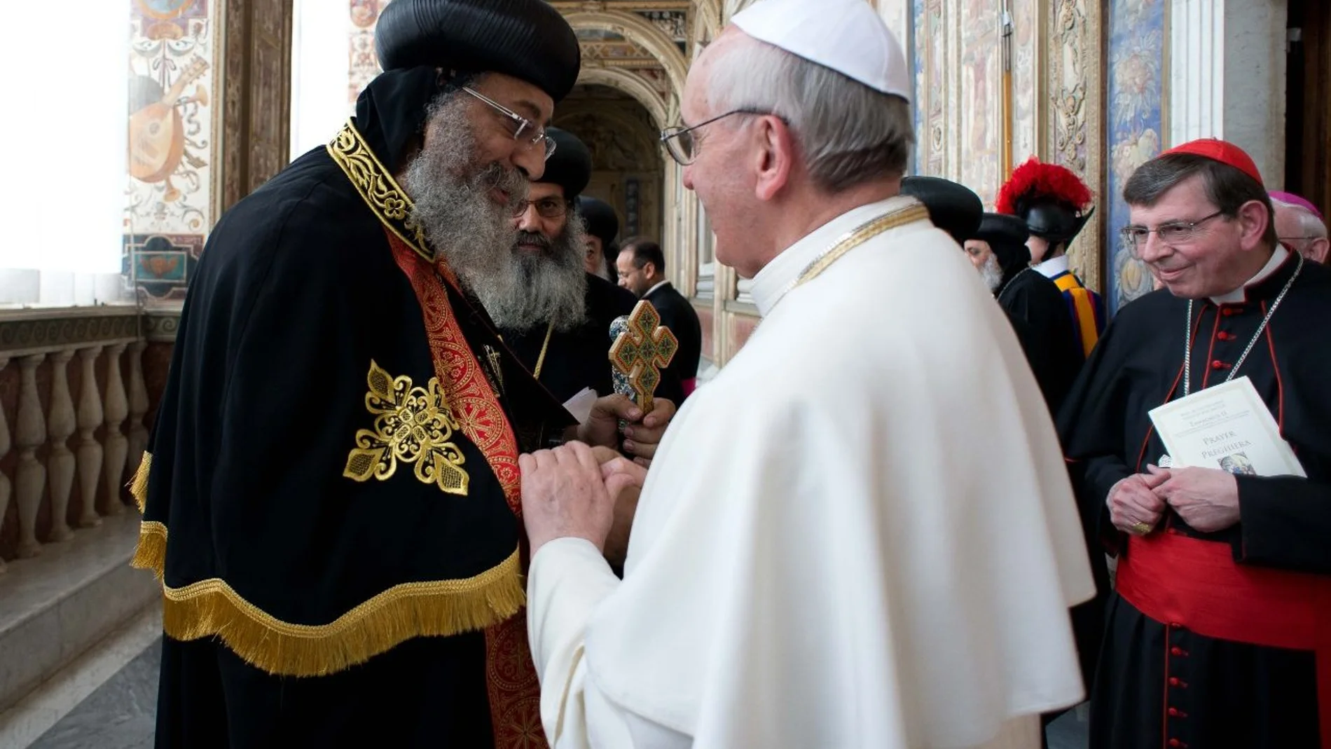 El Papa de la iglesia copta ortodoxa Tawadros II en una reciente visita al Papa Francisco
