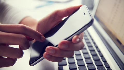 Desde que el primer móvil apareciera a finales del siglo XX, los teléfonos han evolucionado y los smartphones permiten hacer cualquier actividad que se quiera