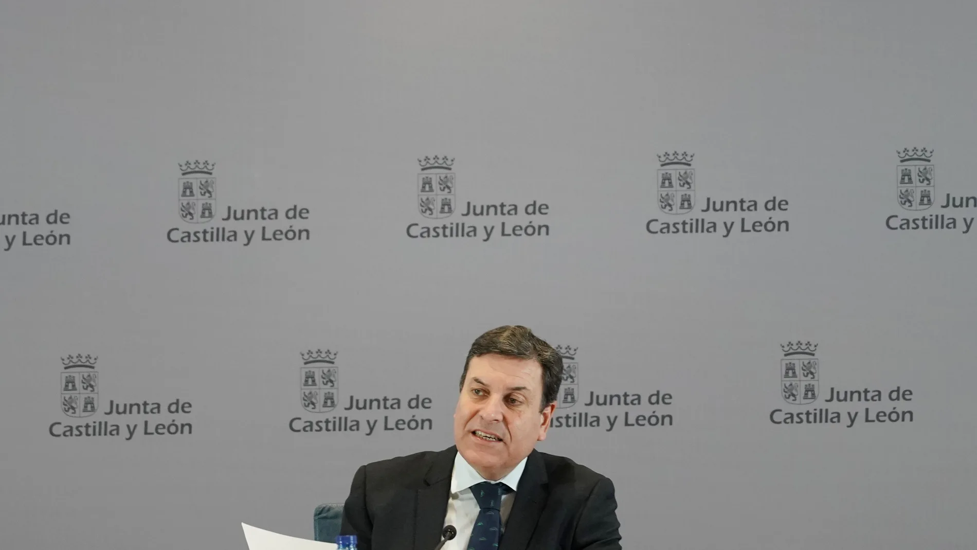 El portavoz de la Junta, Carlos Fernández Carriedo, informa de los acuerdos aprobados en Consejo de Gobierno