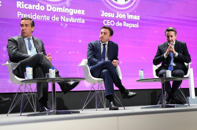 Bernardo Velázquez, CEO de Acerinox, Ricardo Domínguez, presidente de Navantia y Josu Jon Imaz, CEO de Repsol en el III Foro Indesia