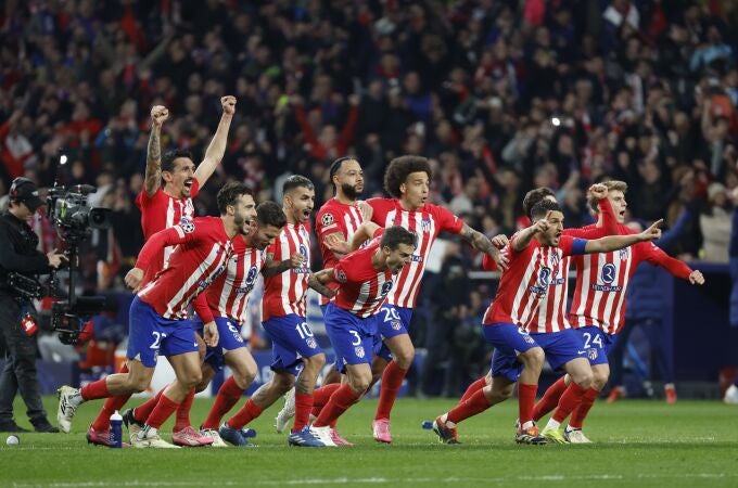 Los jugadores del Atlético celebran su pase a cuartos