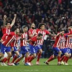 Los jugadores del Atlético celebran su pase a cuartos