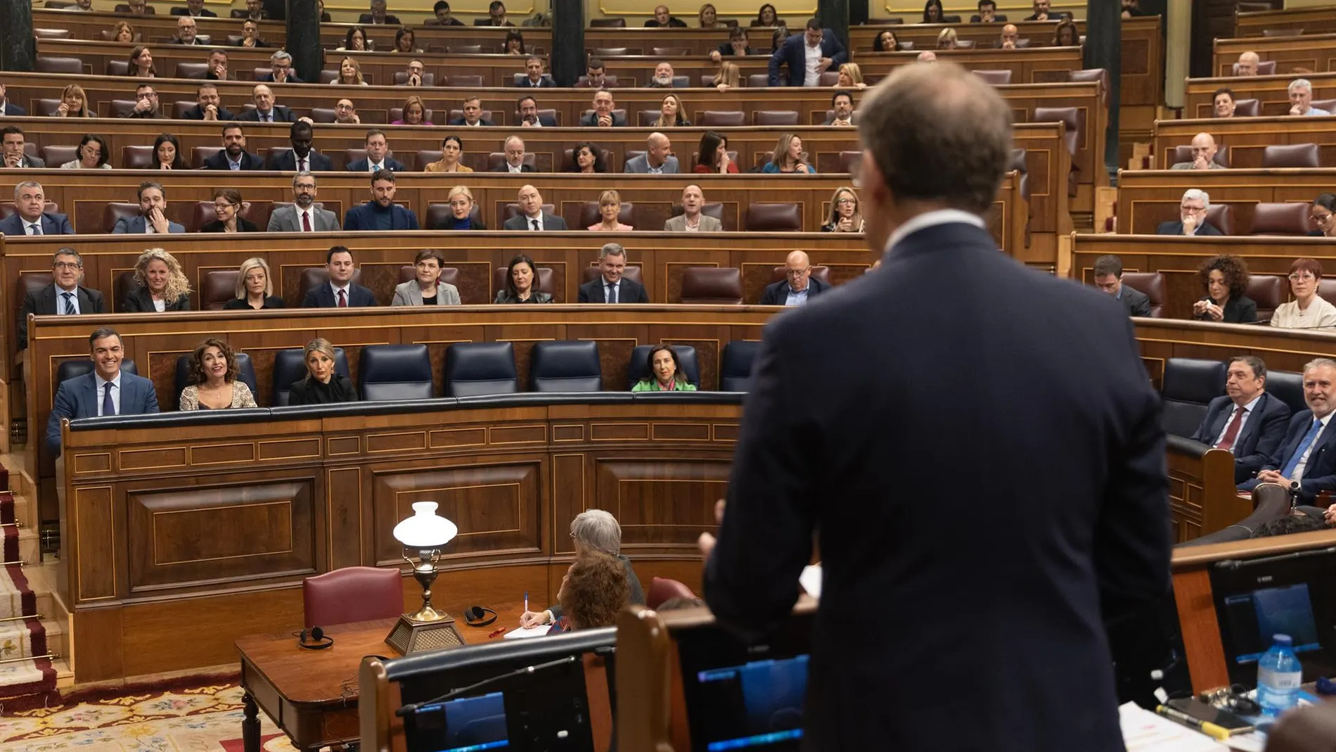 Feijóo preguntará a Sánchez el miércoles en el Congreso si cree que gobernar "consiste en vivir en la Moncloa"