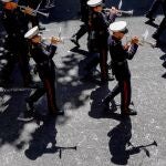 La banda del Rosario de Cádiz tras el Cristo de la Sed de Sevilla, en la jornada del Miércoles Santo