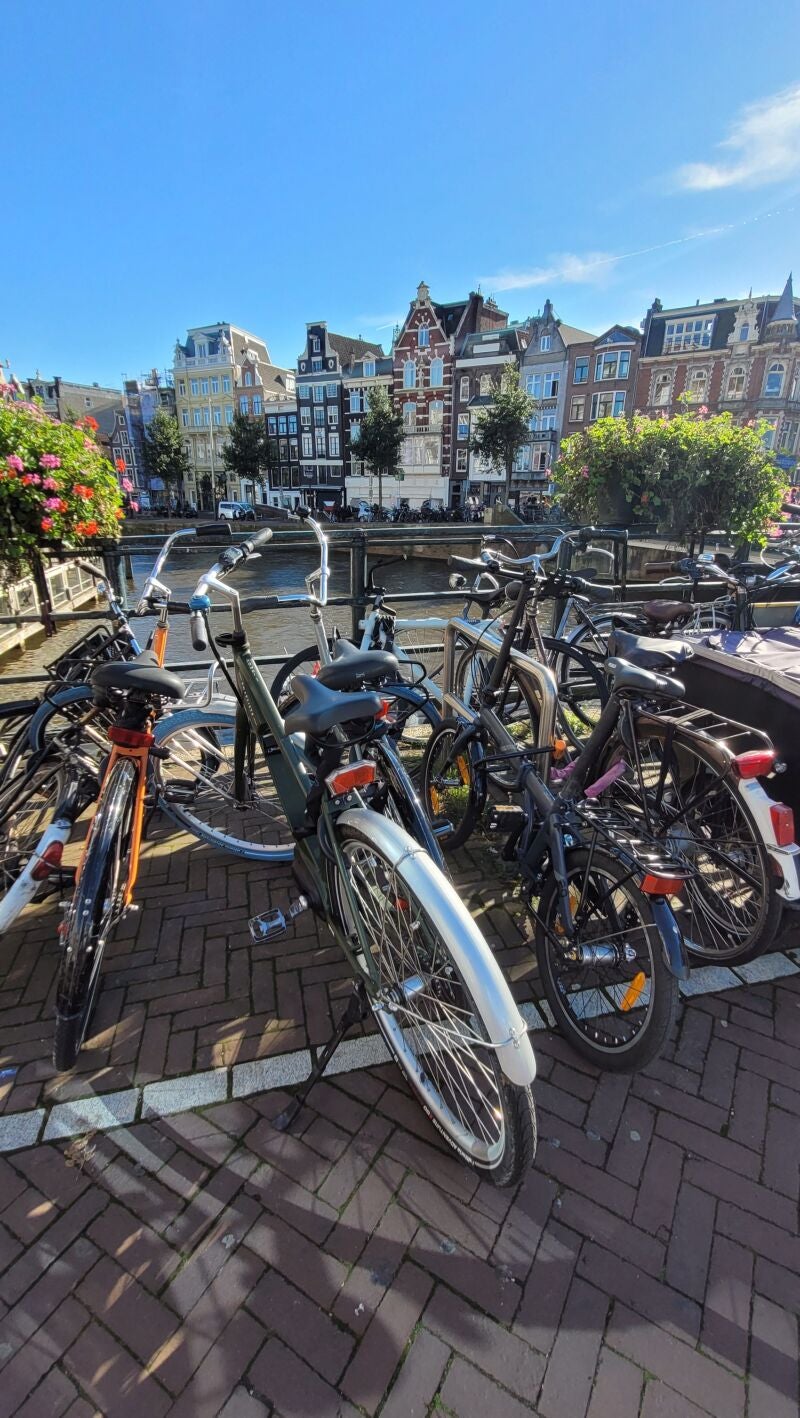 Ámsterdam, un paseo inolvidable entre flores y canales